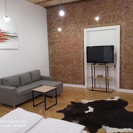 Gogol 14 Апартаменти В Історичному Центрі Міста Uzhhorod Luaran gambar